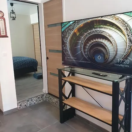 Les Orchidees Apartment